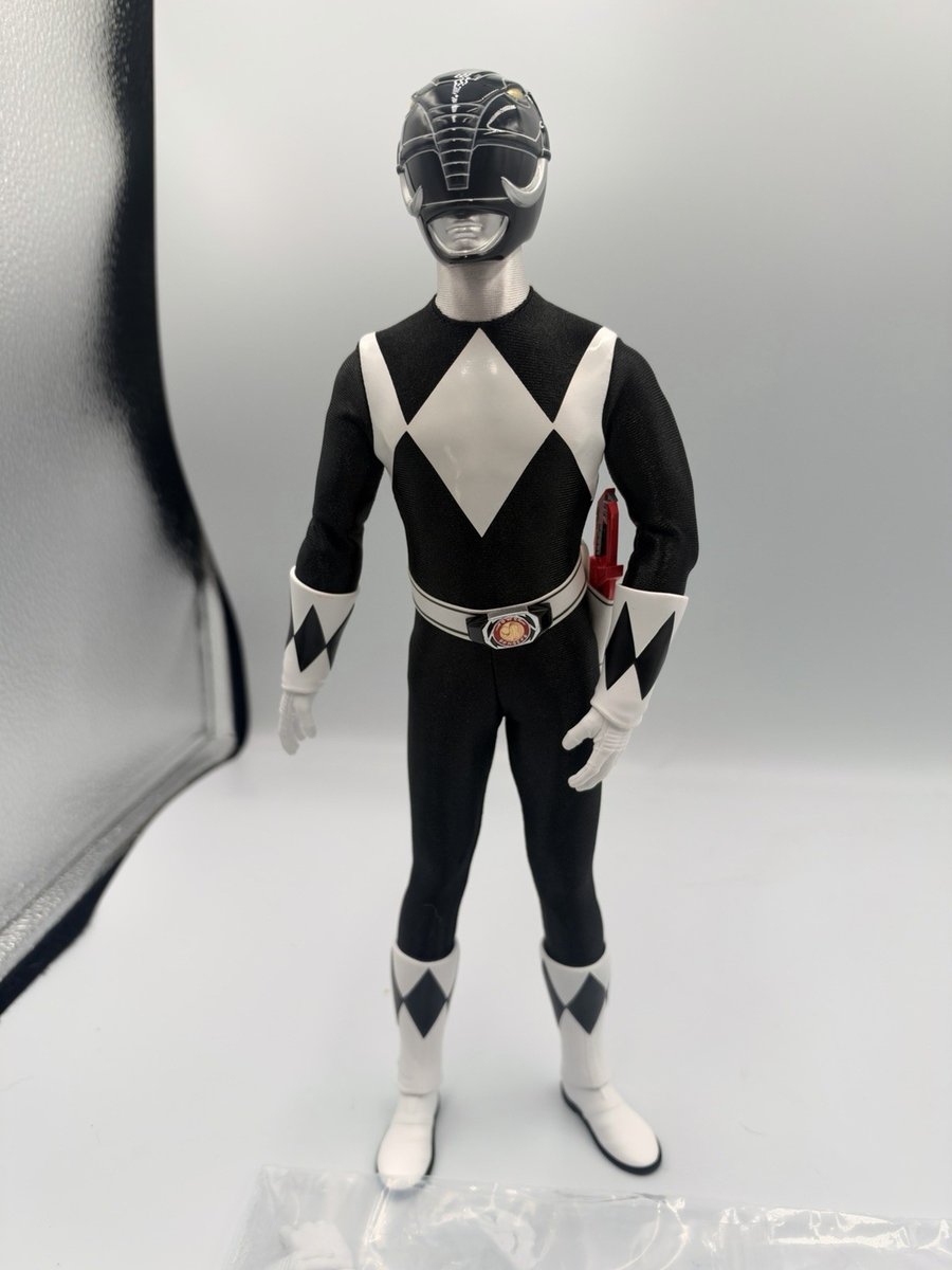 Modellino Threezero Mighty Morphin Power Rangers Black Ranger 1/6