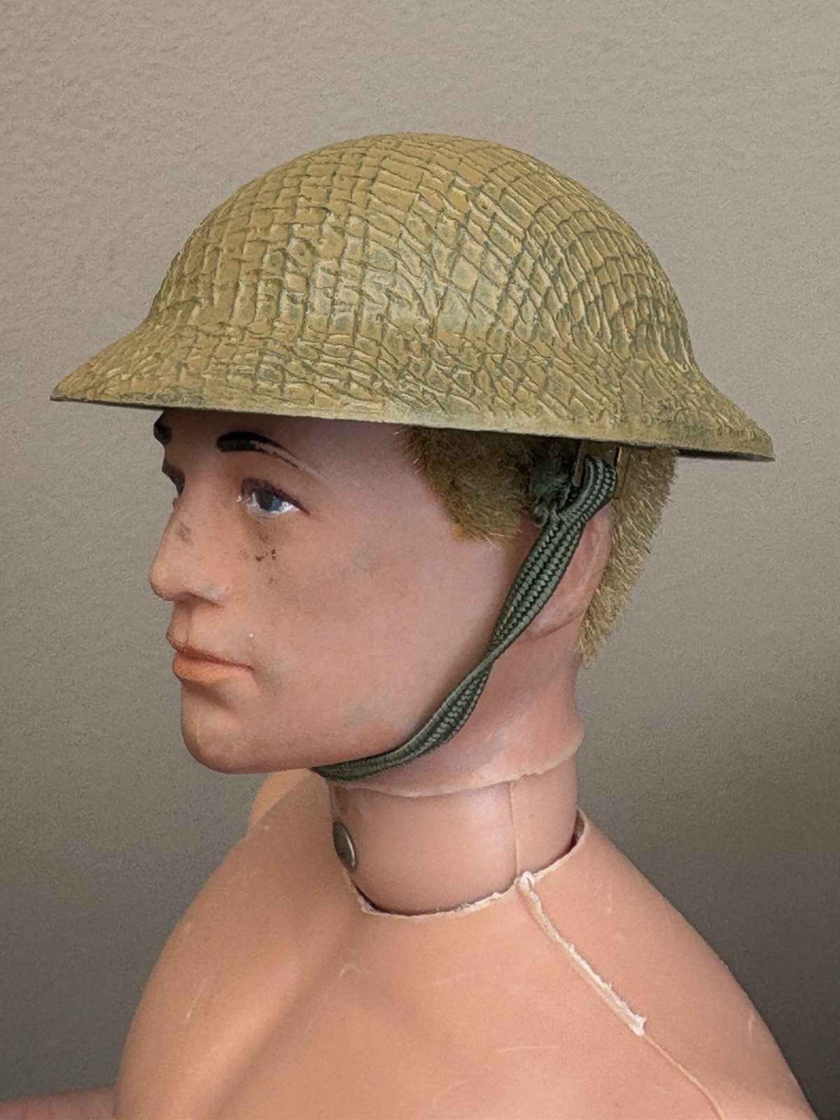 Action Man vintage solo elmetto fanteria inglese - NO FIGURINA INCLUSA
