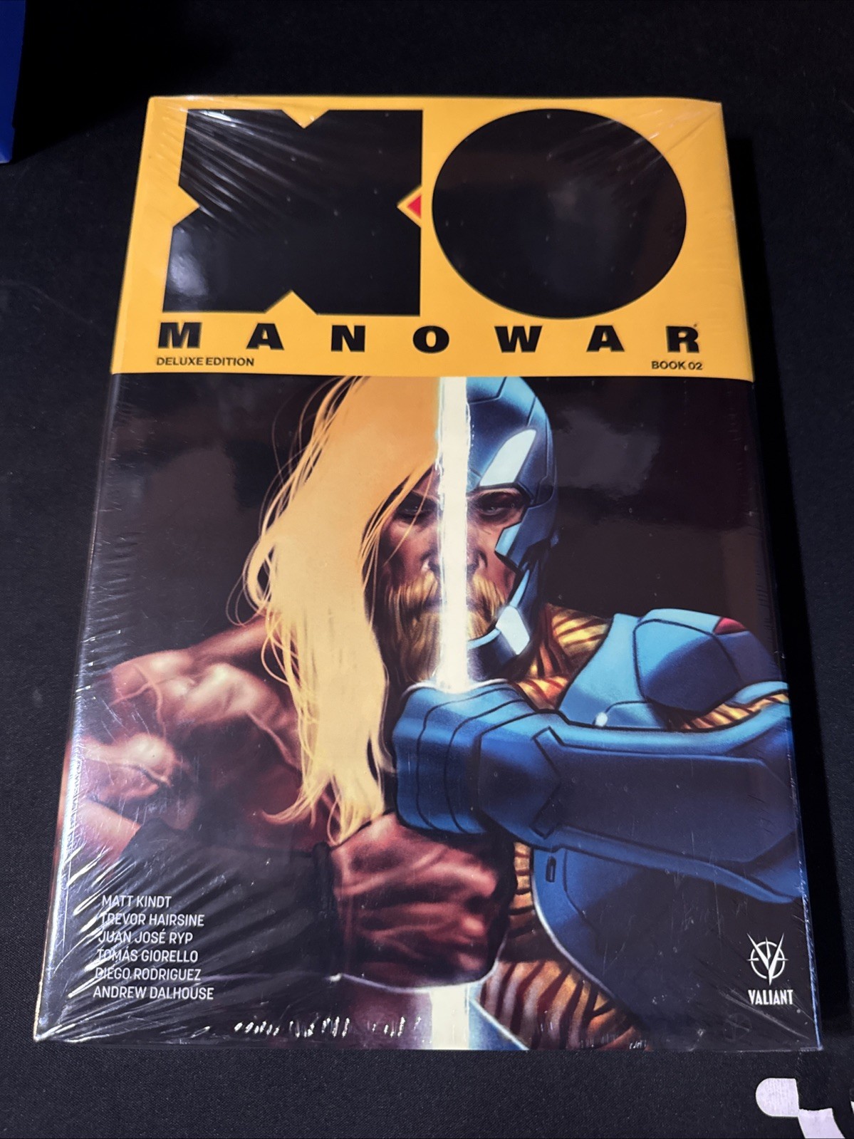 X-O Manowar Book 2 Deluxe Edition Kindt Hairsine Valiant Comics copertina rigida sigillata