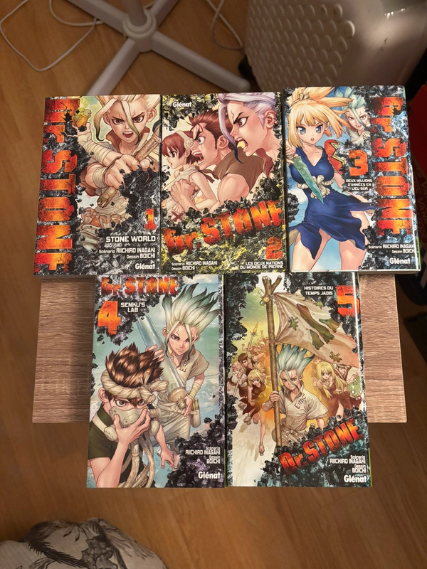 Cinq Tomes Dr Stone