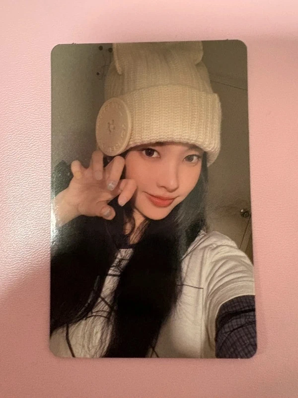 Yunah Illit Photocard