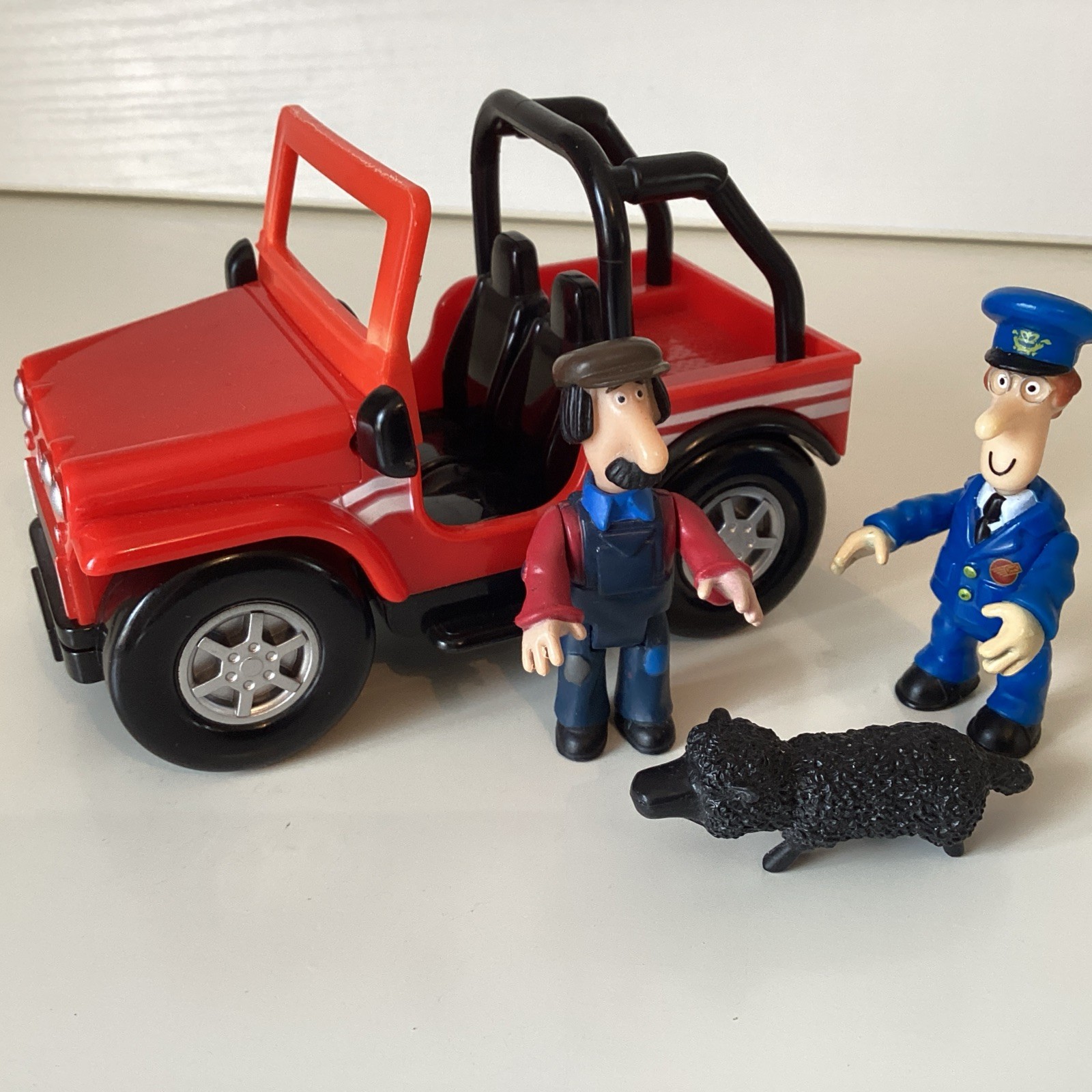 FIGURINE POSTINO PAT E TED GLEN CON CONSEGNA SDS JEEP e pecore