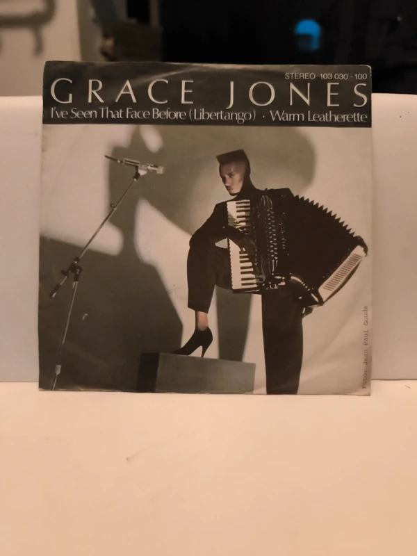 Lp vinyl 45t Grace Jones Titre I've Seen That Face Before & Warm Leatherette