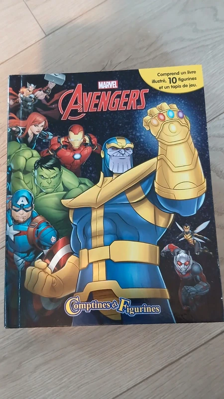 Avengers 10 figurines et tapis de jeu