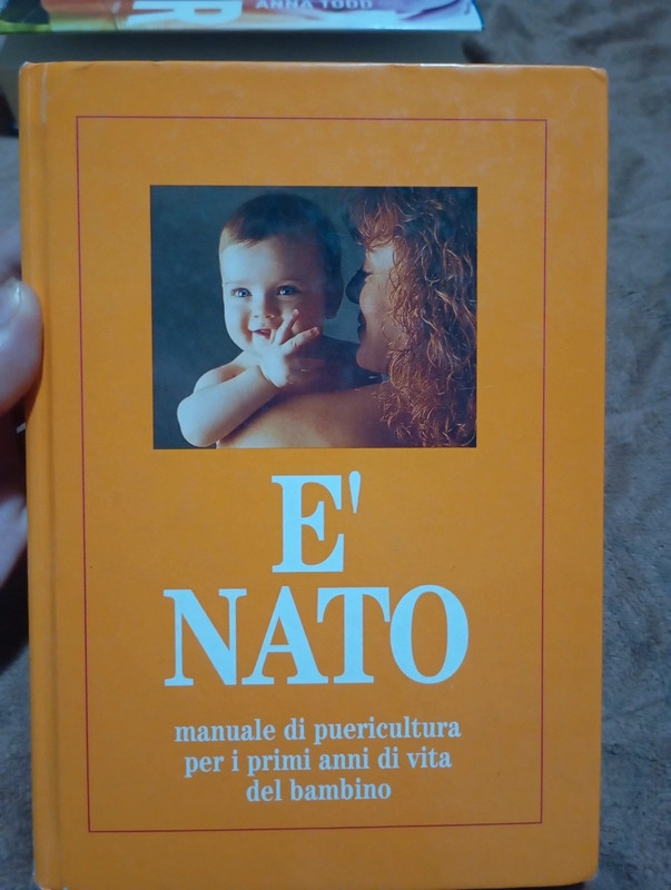 E' NATO. Manuale di puericultura per i primi anni di vita del bambino