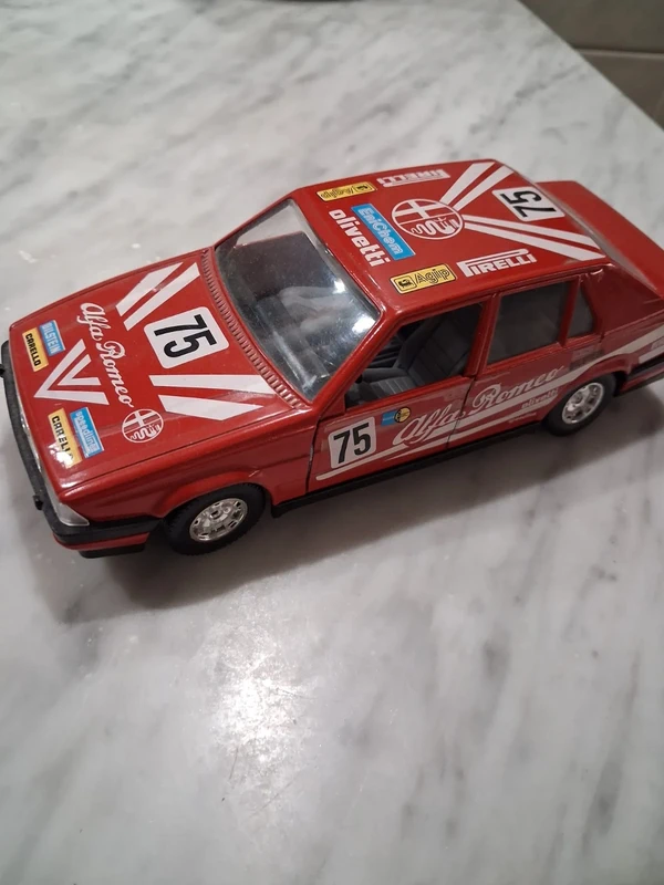 Alfa 75 Burago 1/24
