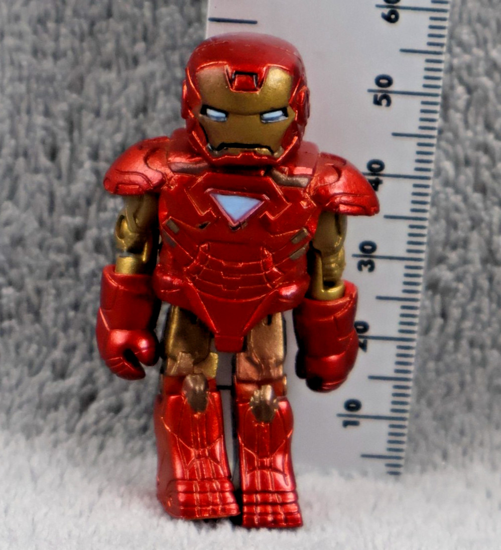 Marvel Iron Man Action Figure Rosso Oro Plastica Metallizzata Fumetto Eroe Sciolto