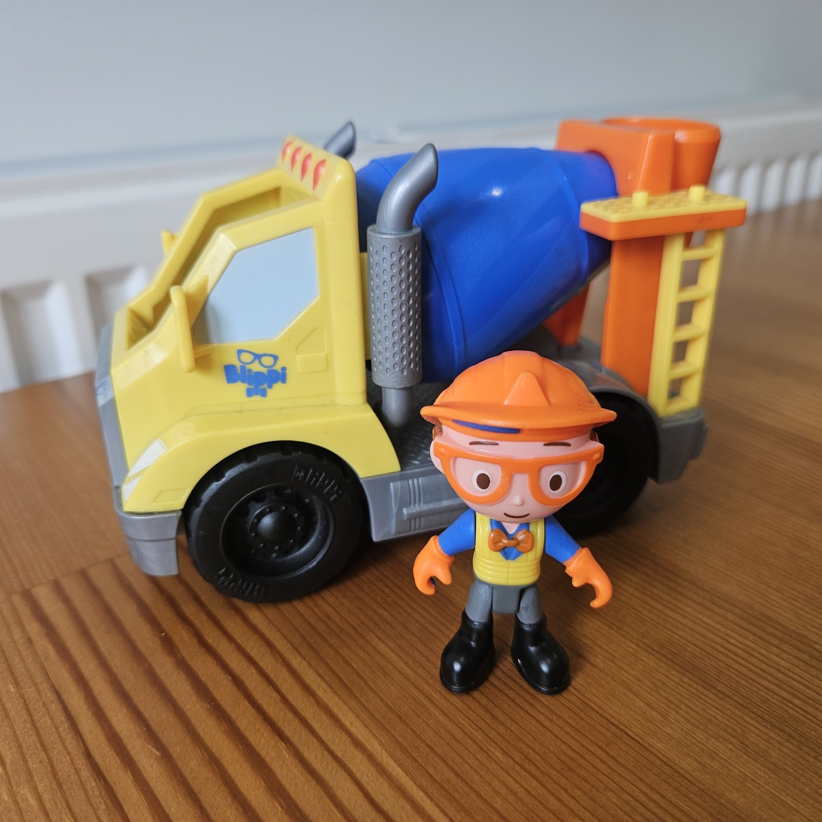Blippi Betoniera E Figure Spingere Lungo Gioco Gioco Fantasioso