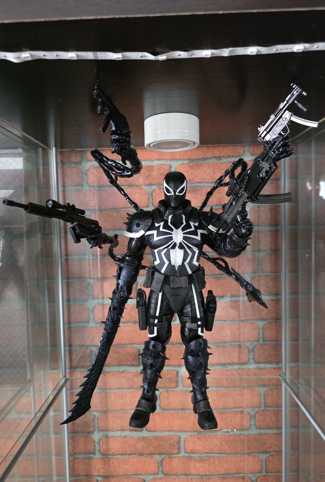 Agent Venom Marvel Comics Figure 1/6 Hot Toys Sideshow