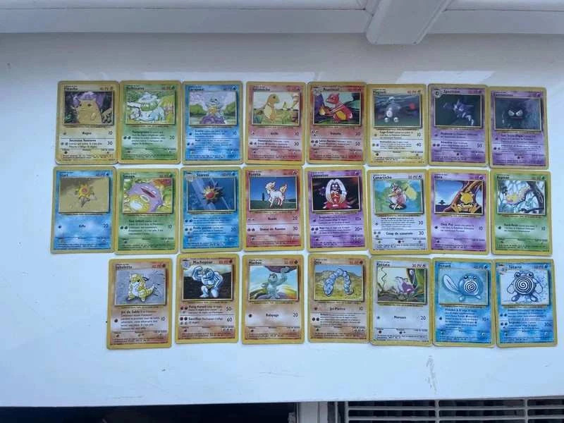 Lot de 23 cartes Pokémon set de base starter Pikachu