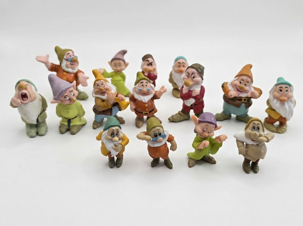 Disney Lot de 15 figurines Les Sept Nains - Blanche-Neige et les Sept Nains