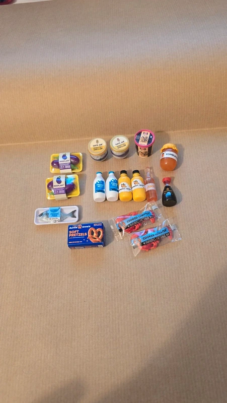 Zuru Mini Brands Fridge