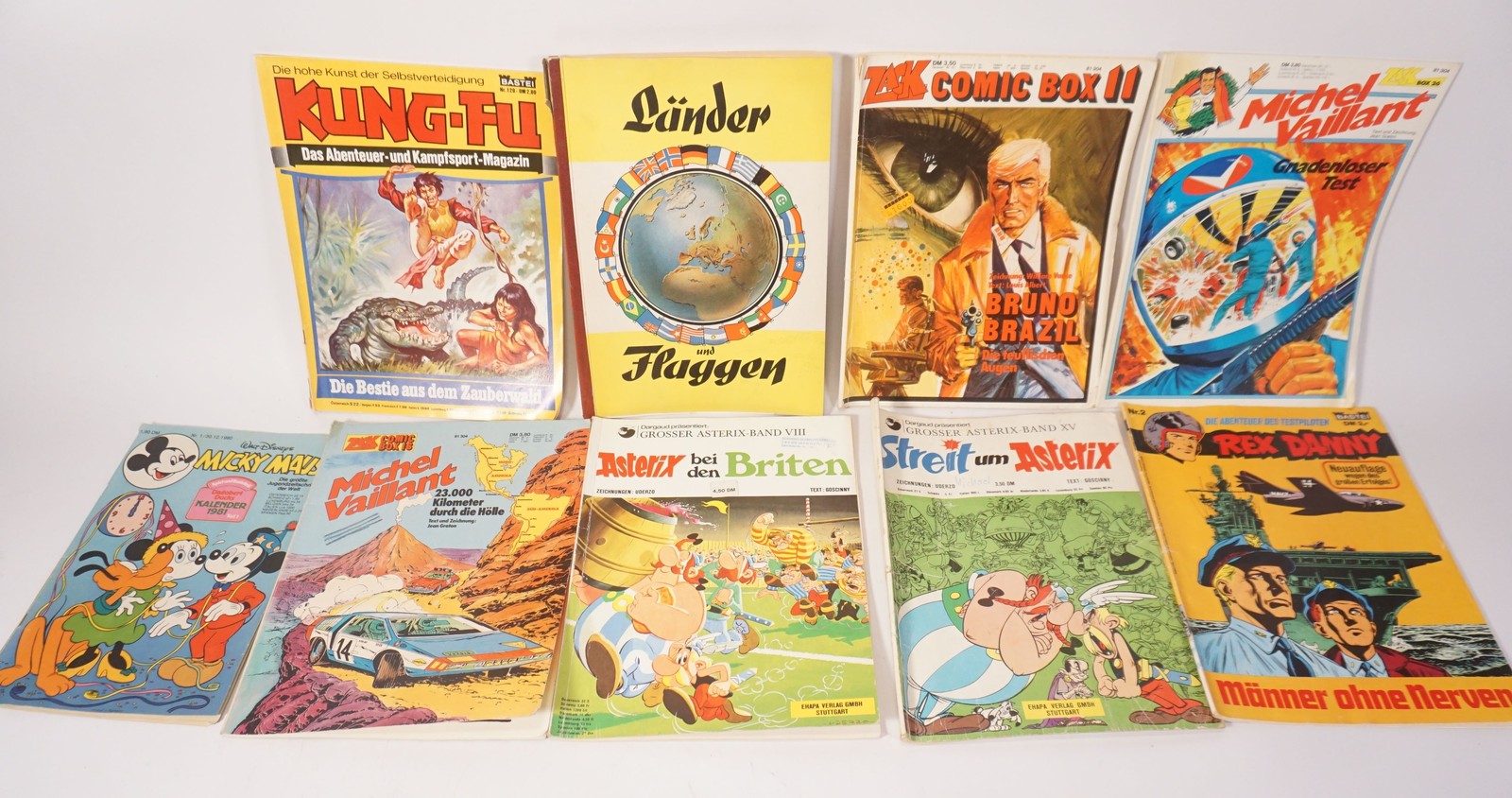 Lot Mixte De Comics Vintage Asterix M. Vaillant Kung-Fu Pays Et Drapeaux
