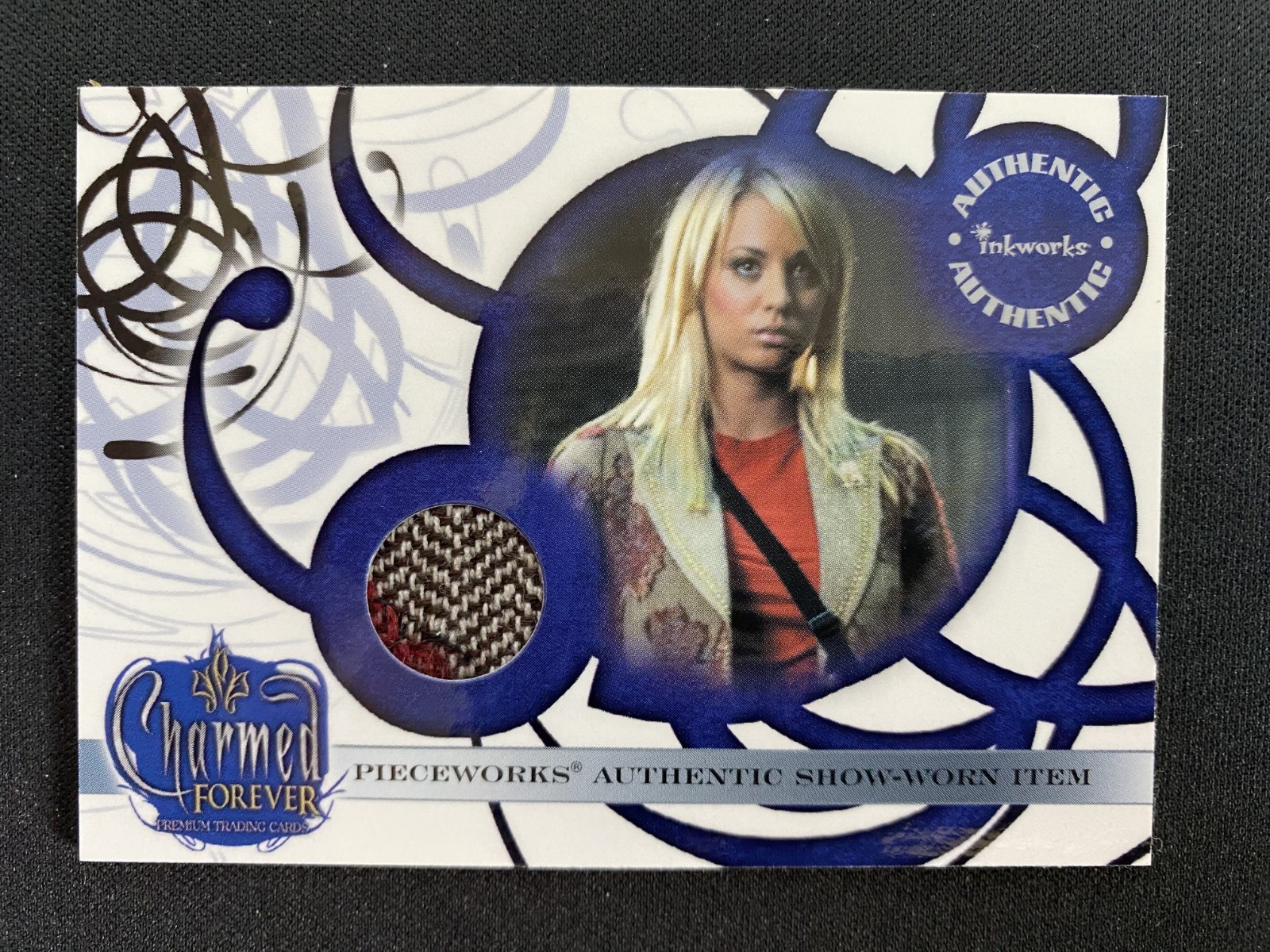 2007 CHARMED FOREVER KALEY CUOCO AS BILLIE PEZZI COSTUME CARD PW4 BIG BANG