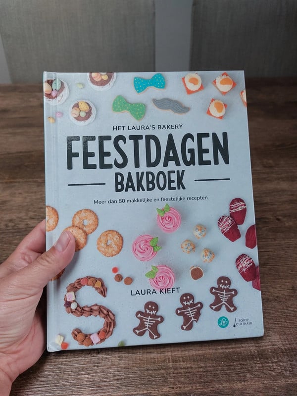 Het Laura's Bakery Feestdagen Bakboek