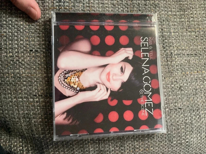 Cd Selena Gomez et the scene - kiss et tell