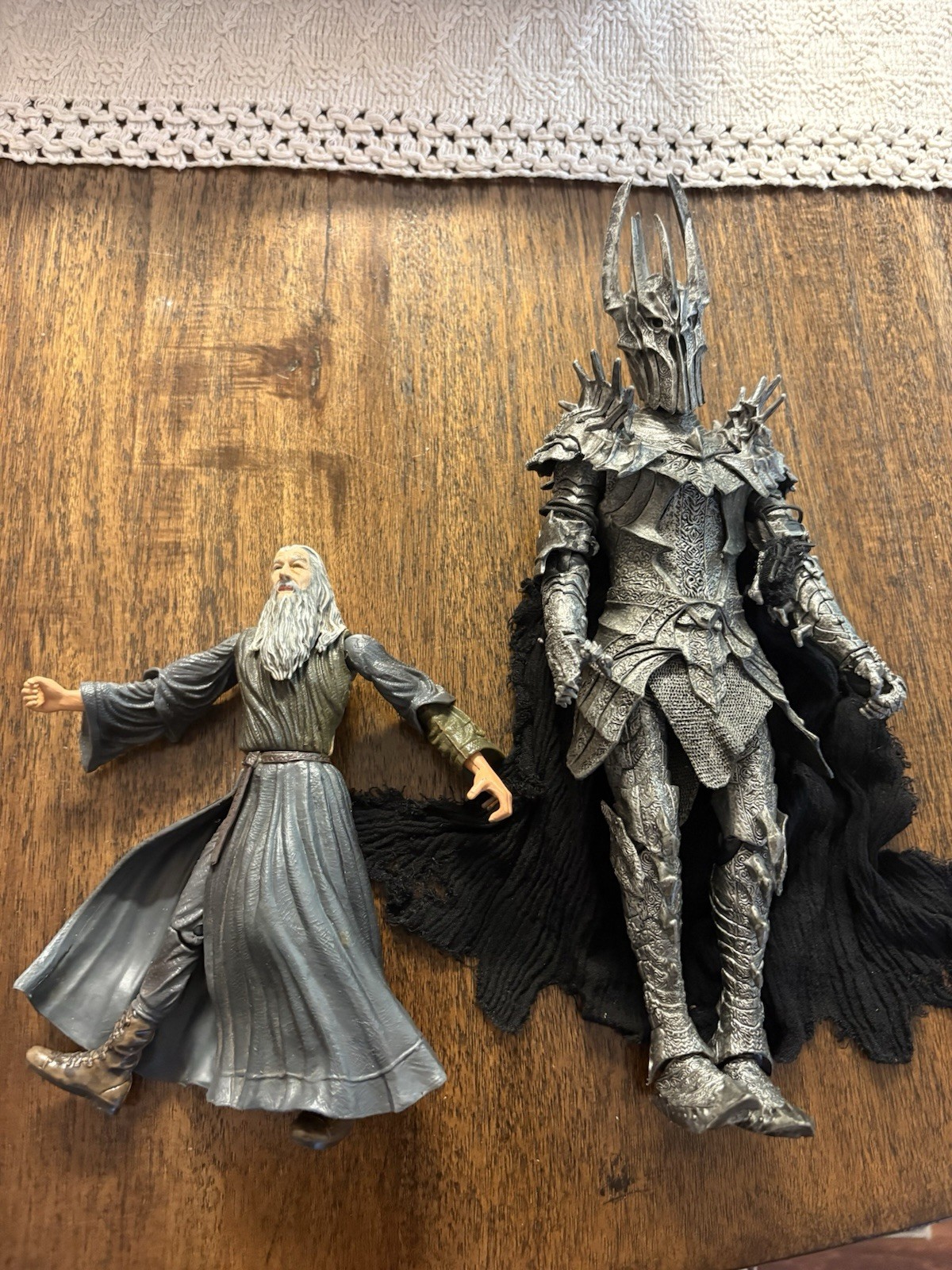 ToyBiz 2002 Il Signore degli Anelli Sauron 11" Figurina Elettronica Sciolta e Gandalf