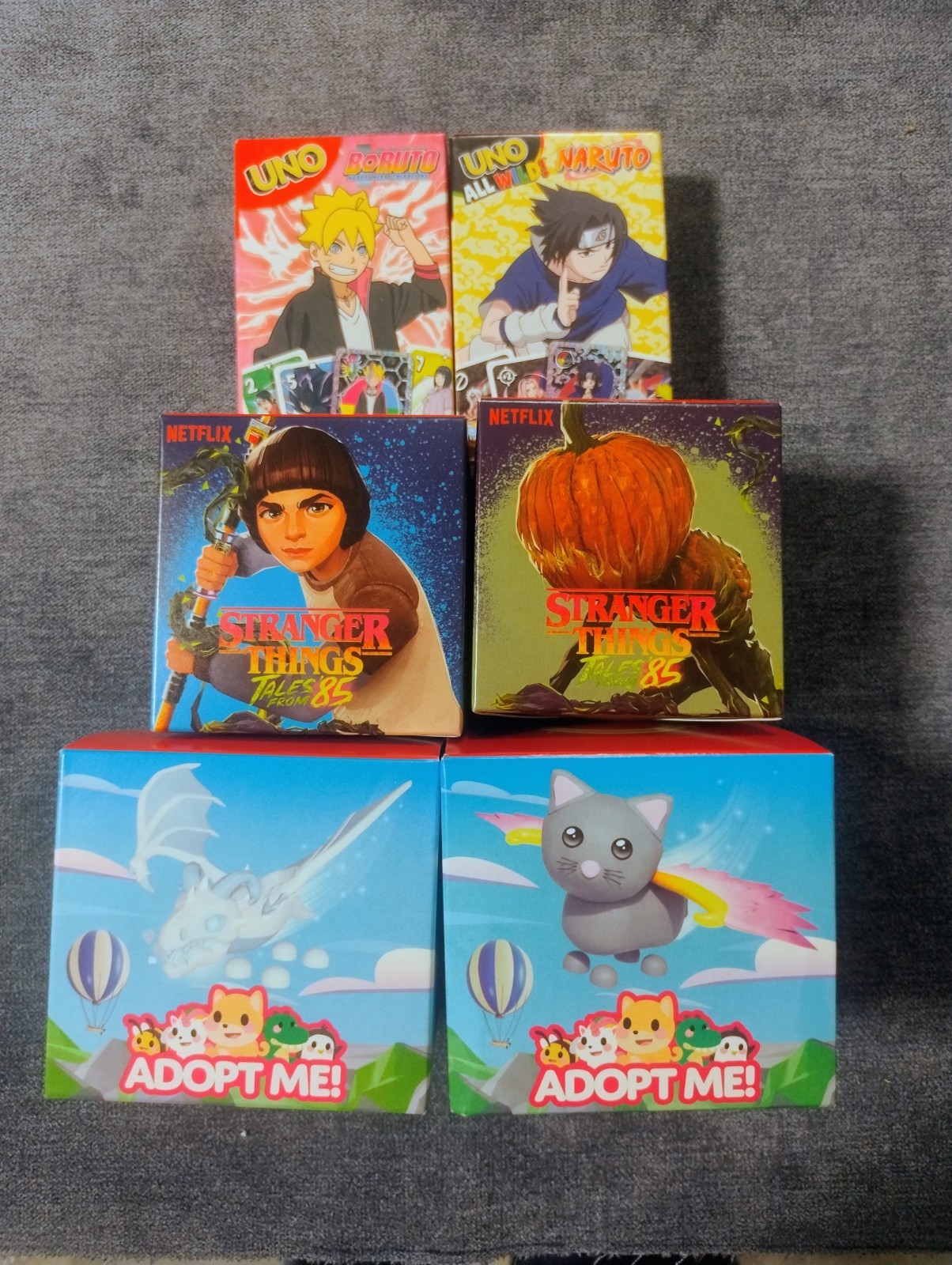 Stranger Things Tales From '85 lotto 6 volumi: UNO Boruto/Naruto, Adopt Me!