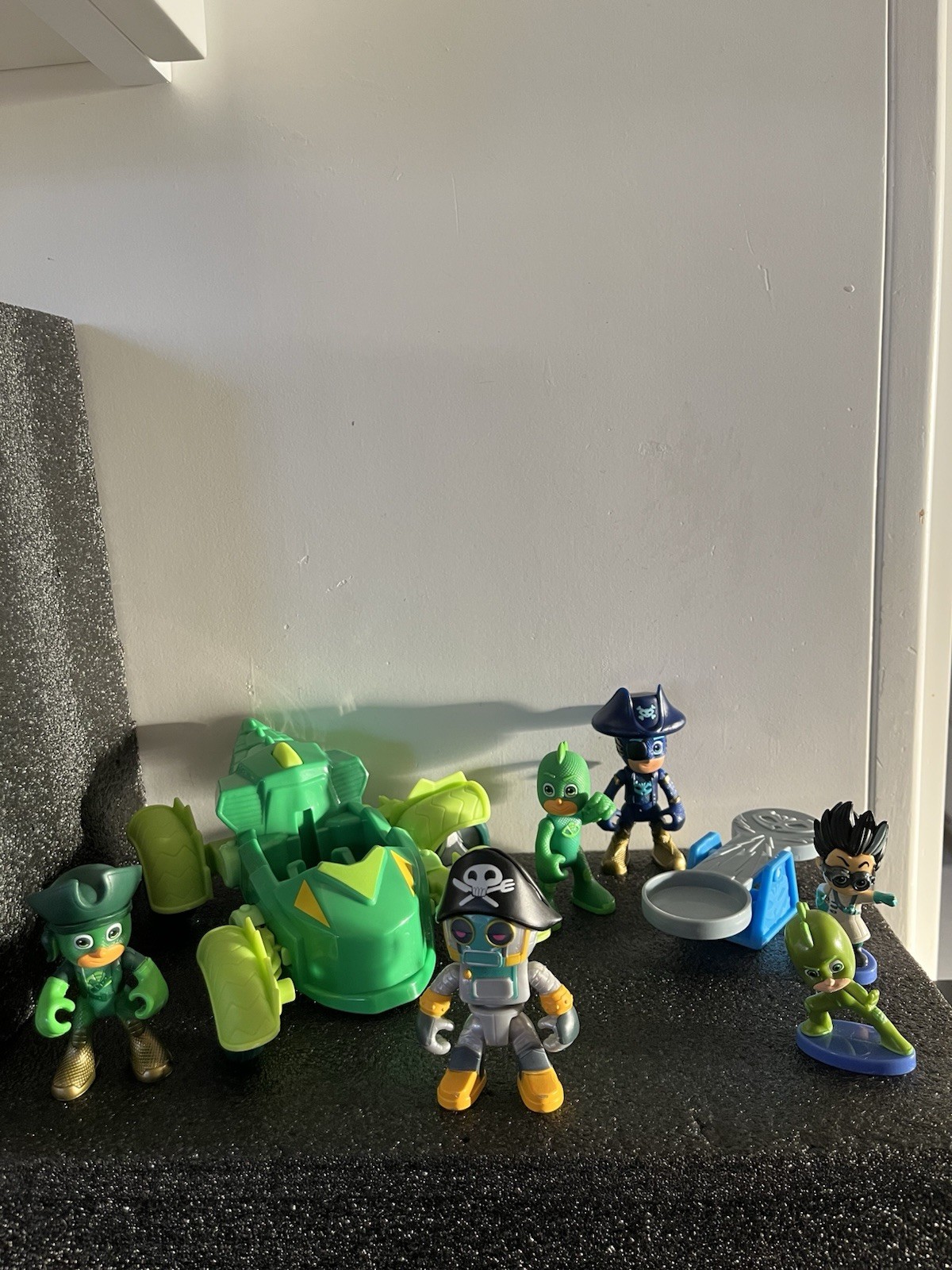 PJ Masks Deluxe Gekko-Mobile: Gekko Car with 6 Figures