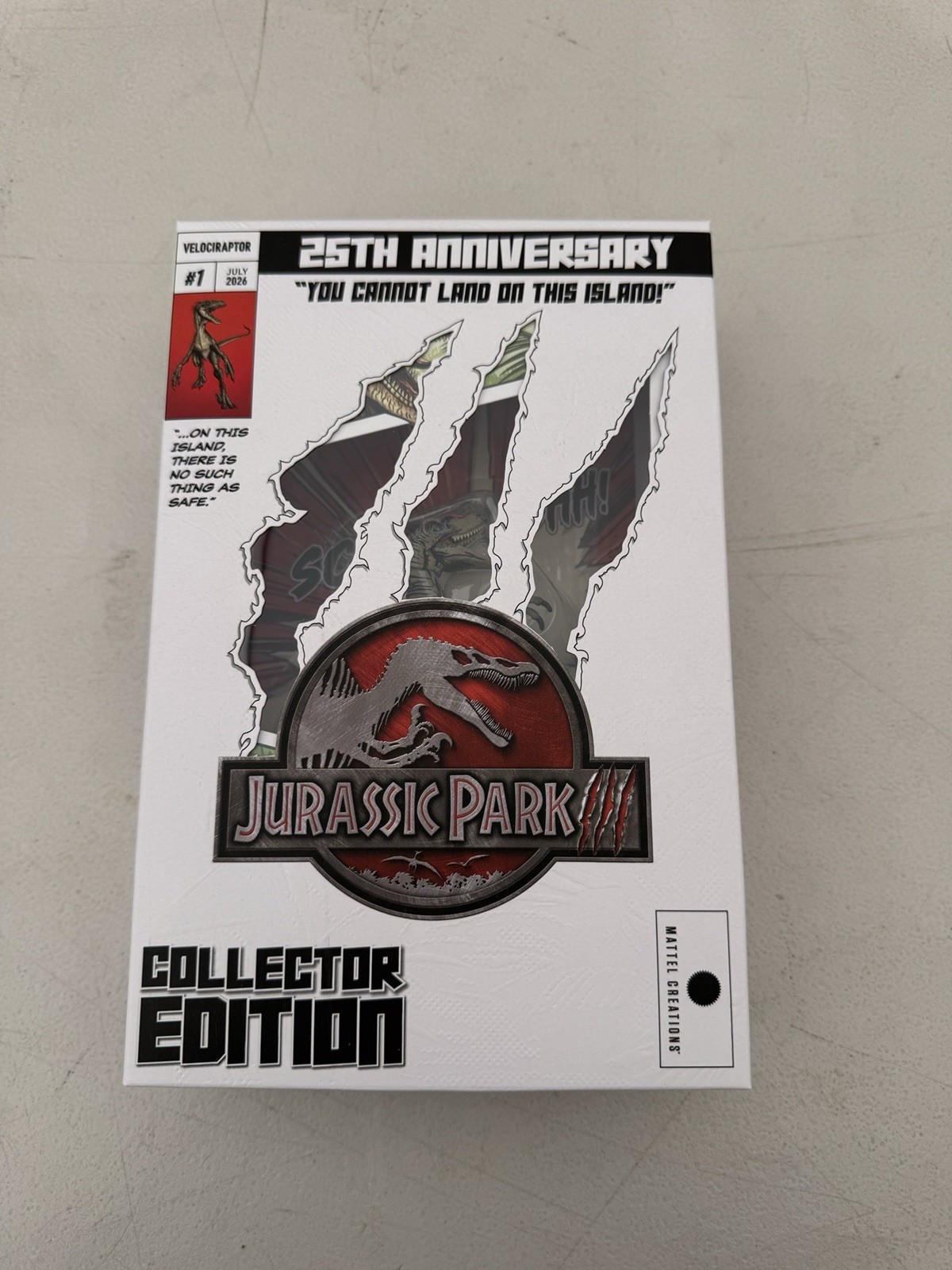 SDCC 2026 MATTEL Jurassic World Collezione Hammond 25° Velociraptor in Mano