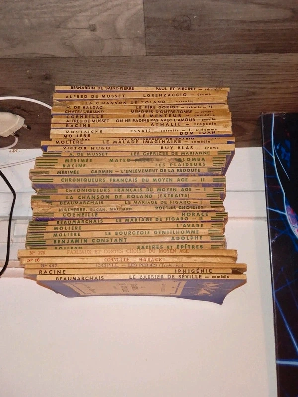 Lot de Classiques Larousse anciens (Théâtre, Poésie, Romans)