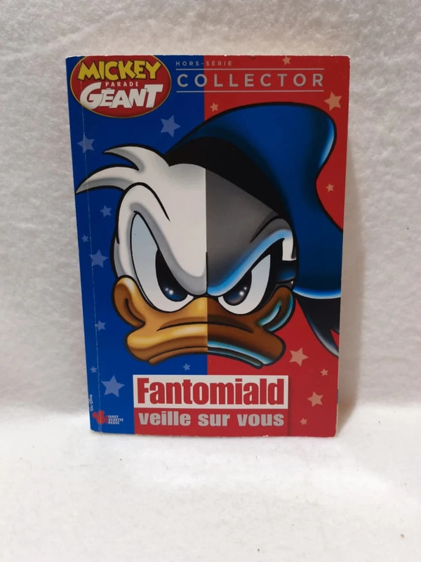 BD enfant - Mickey Parade Géant hors-série Fantomiald veille sur vous - Disney