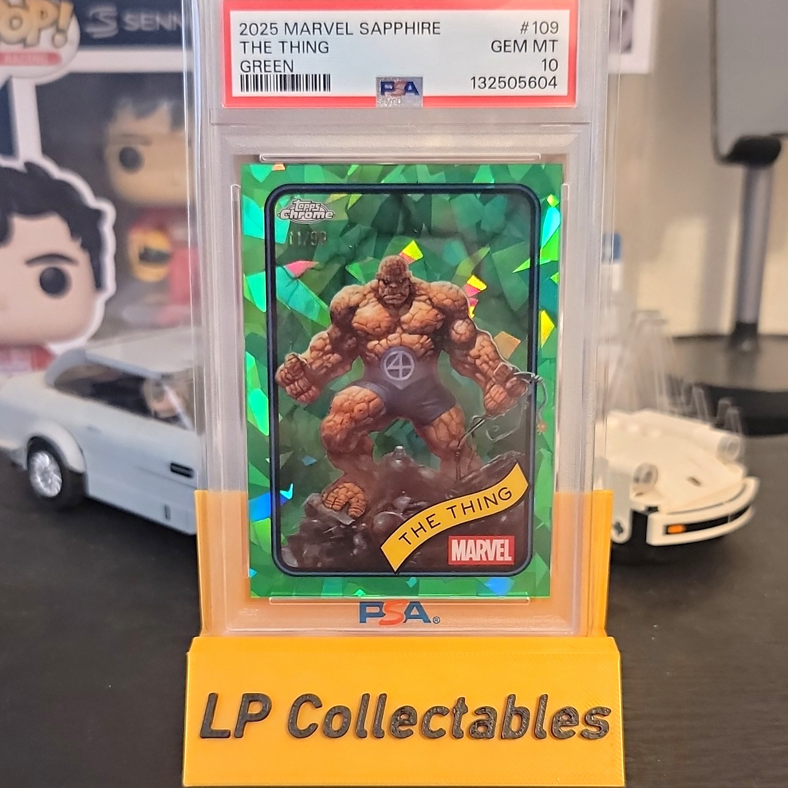 Topps 2025 Marvel Zaffiro La Cosa Verde Parallelo #109 PSA 10