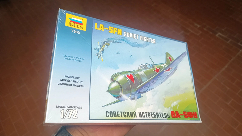 Kit Zvezda  aereo La5 FN soviet