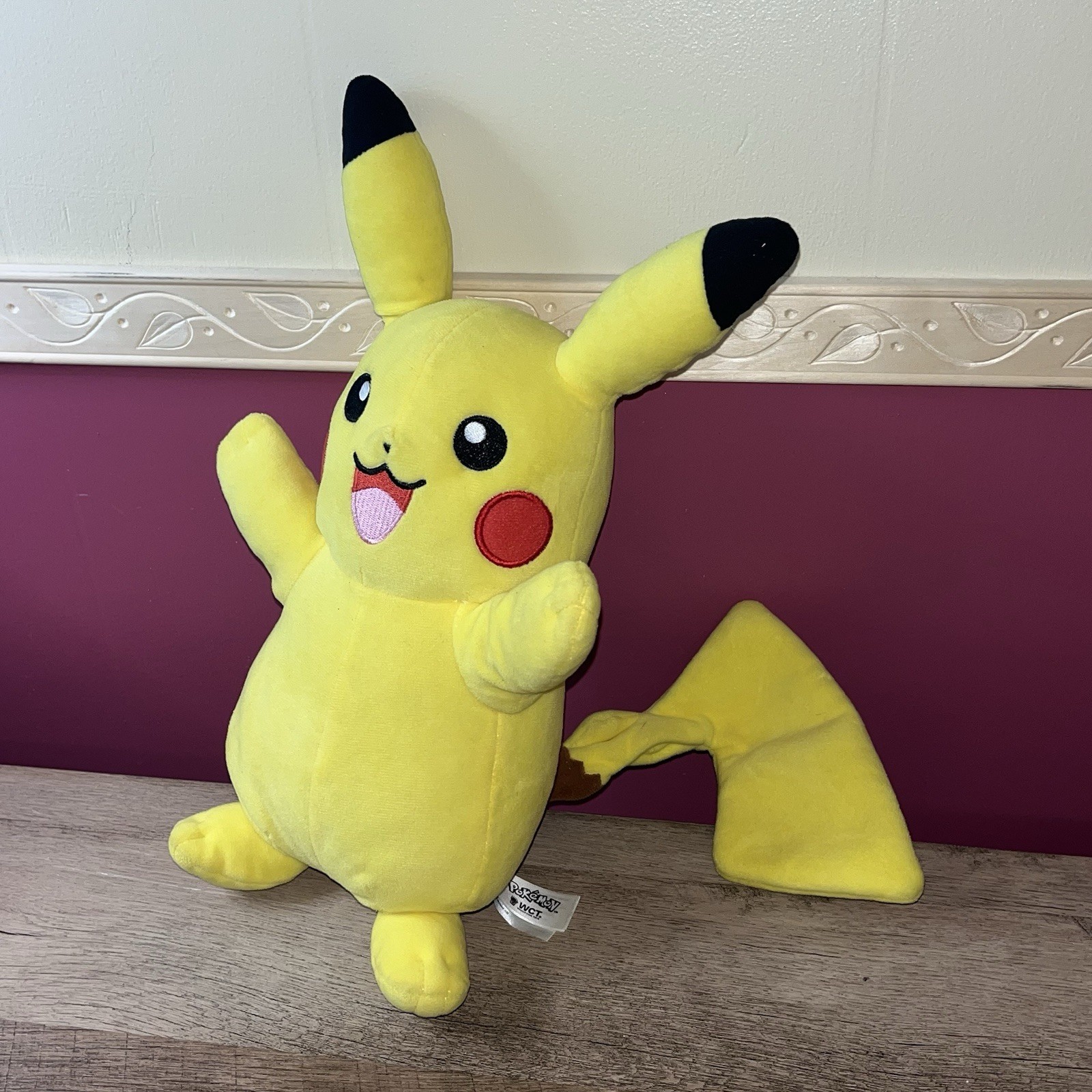 Pokemon Pikachu Peluche Giocattolo di Peluche WCT 13” Senza Luci o Suoni