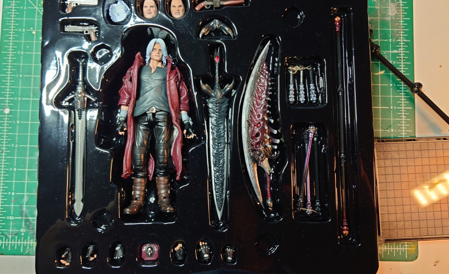 Modellino DEVIL MAY CRY 5 DANTE Edizione Deluxe 1/12
