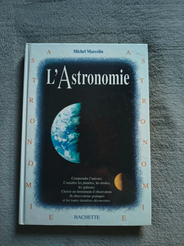 livre l'astronomie hachette