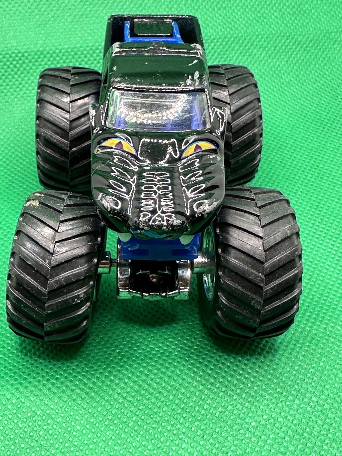 Hot Wheels Predator Monster Jam Monster Truck 1:64 pressofuso