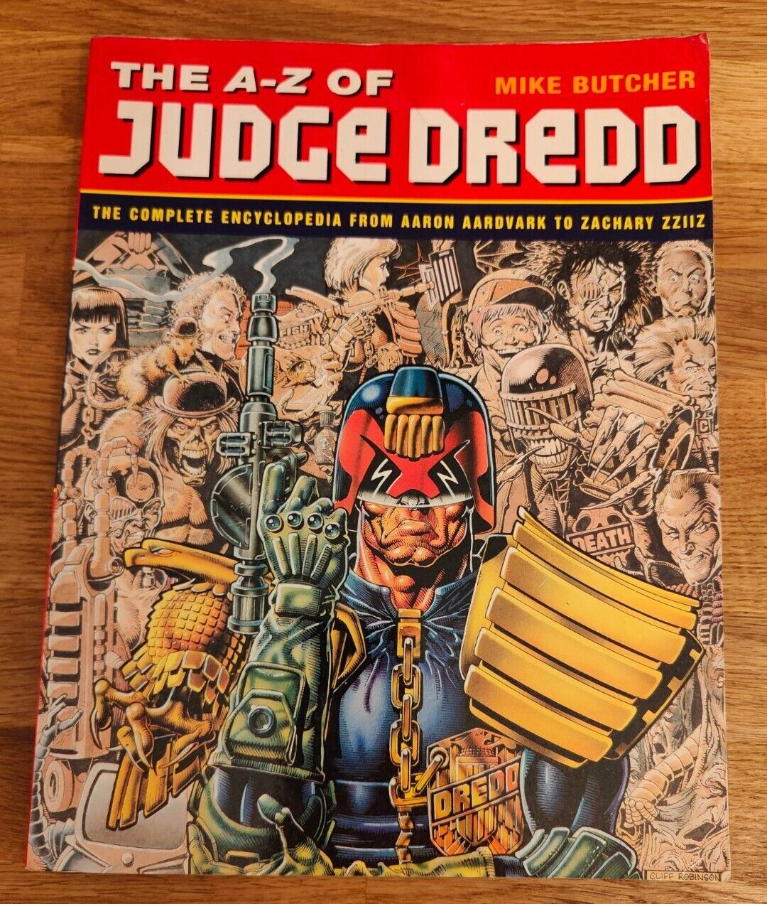 BOOK - The A-Z Of Judge Dredd Mike Butcher PB Encyclopaedia 1st 1995 Hamlyn