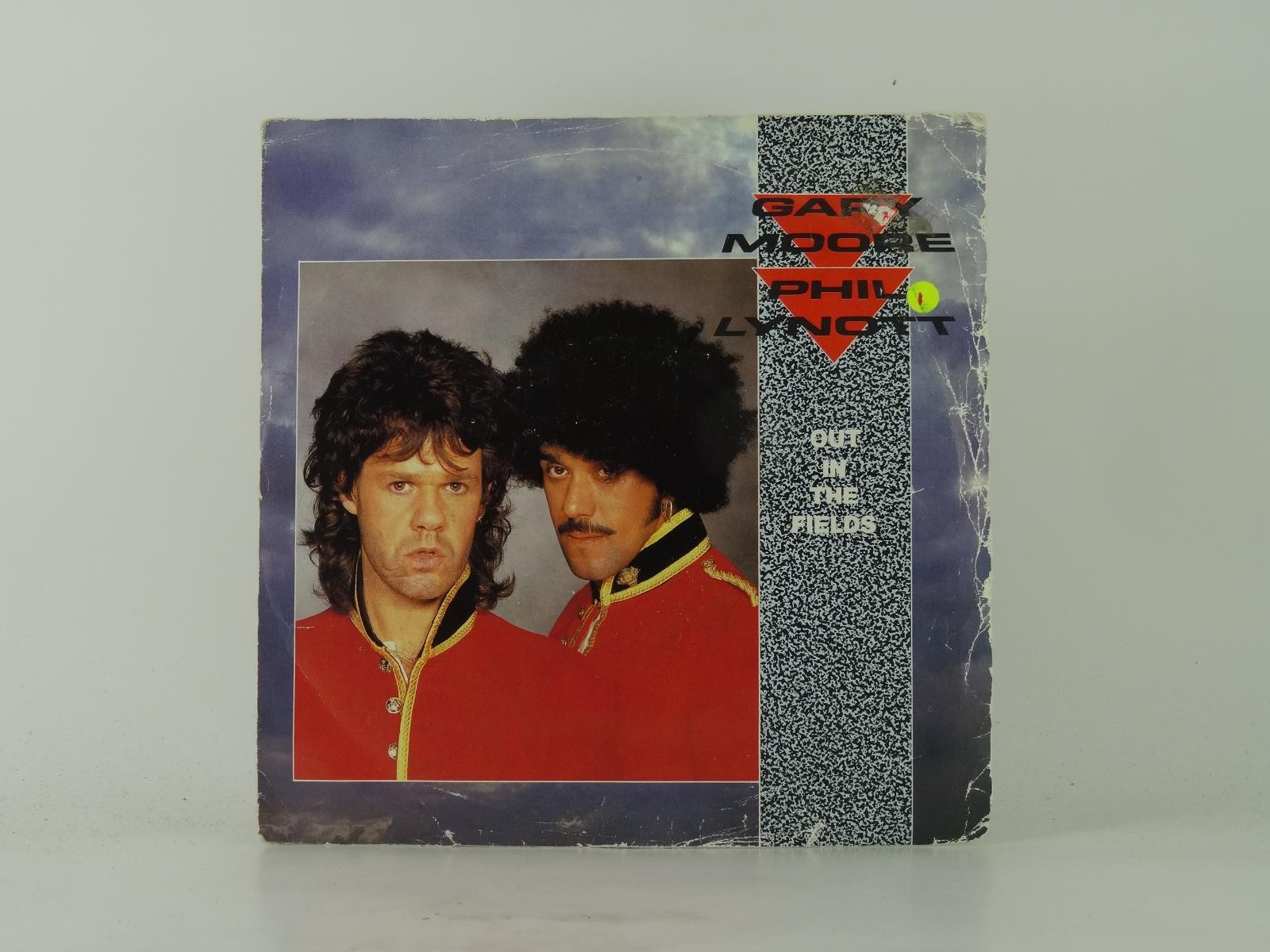 GARY MOORE FT PHIIL LYNOTT OUT IN THE FIELDS (29) 2 Track 7" Single plus Picture