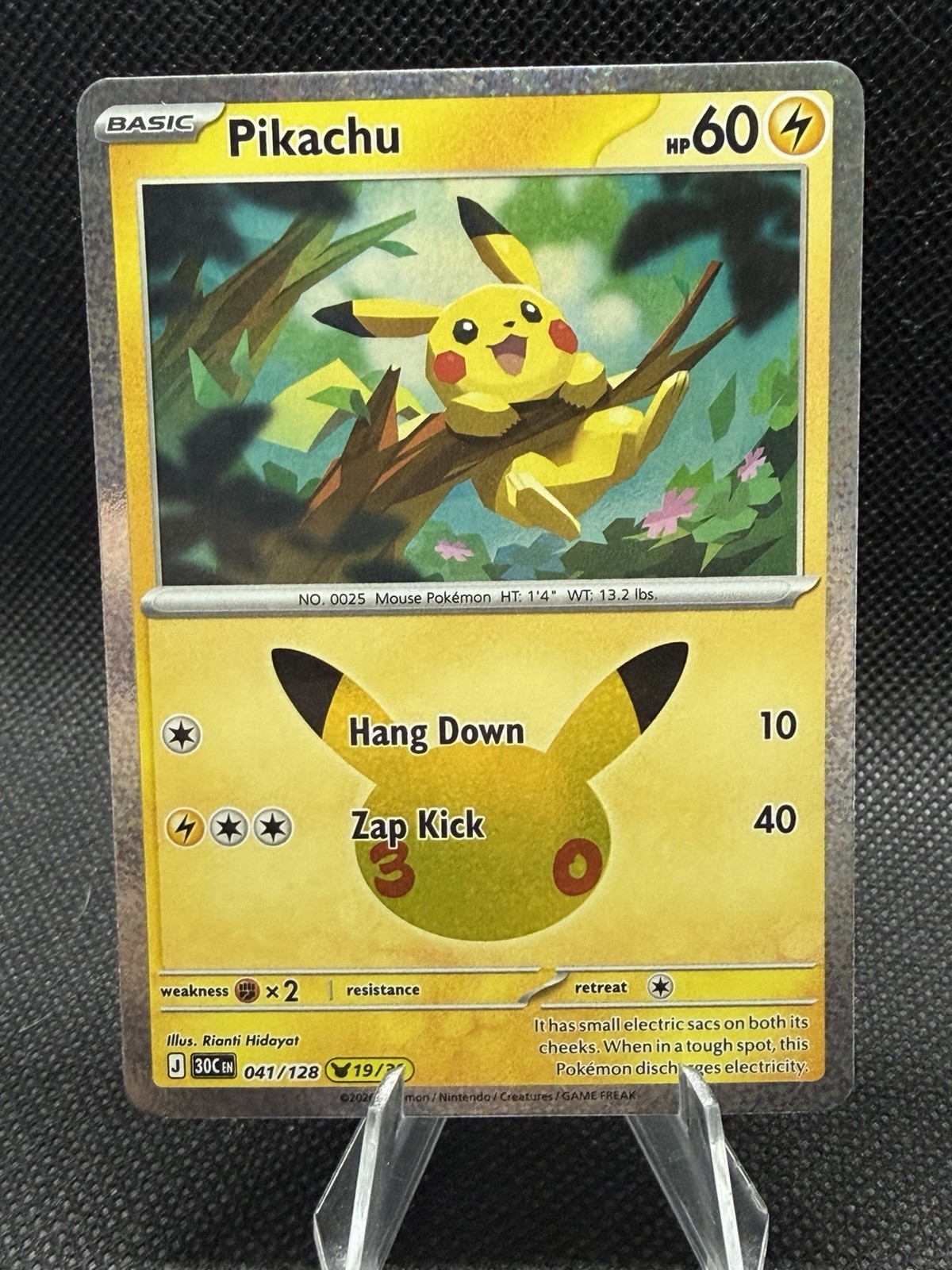 Pikachu 041/128 19/30 Raro Holo Pokemon 30° Celebrazione quasi nuovo