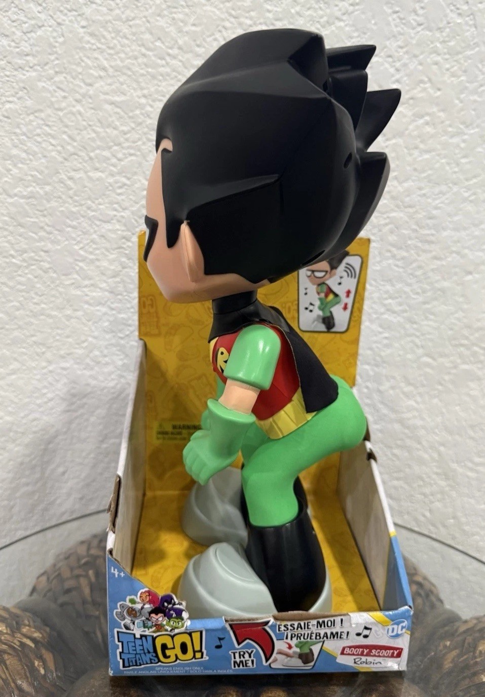 DC Comics Teen Titans Go Booty Scooty Robin Dancing Figure & Music Nuovo