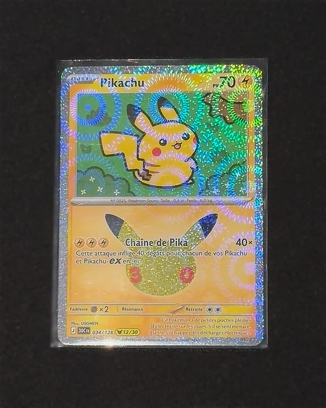 Pikachu 034/128 Chaîne de Pika Pokémon 30 ans holo carte française