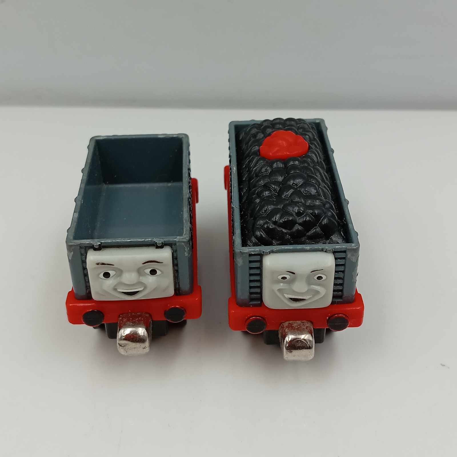 Thomas & Friends Die Cast Magnetico Spinta Lungo Treno Motore Ferrovia Giocattolo 2 Problemi