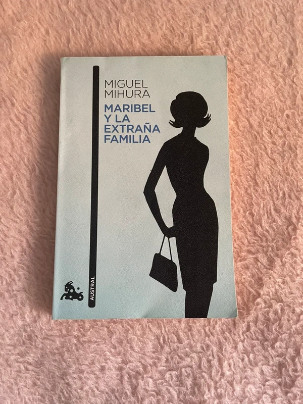 maribel y la extraña familia