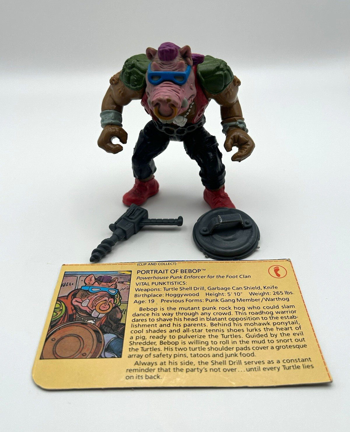 Modellino vintage Playmates Toys TMNT Bebop 1988 con scudo trapano coltello card