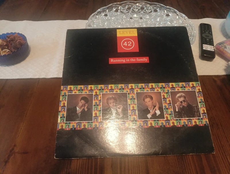 Vinile level 42 Running in the family