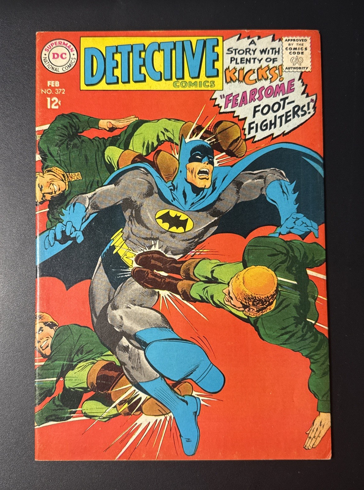 Detective Comics #372 (DC Comics 1968) Batman Foot-Fighters Color Illus. VF+ 8.0