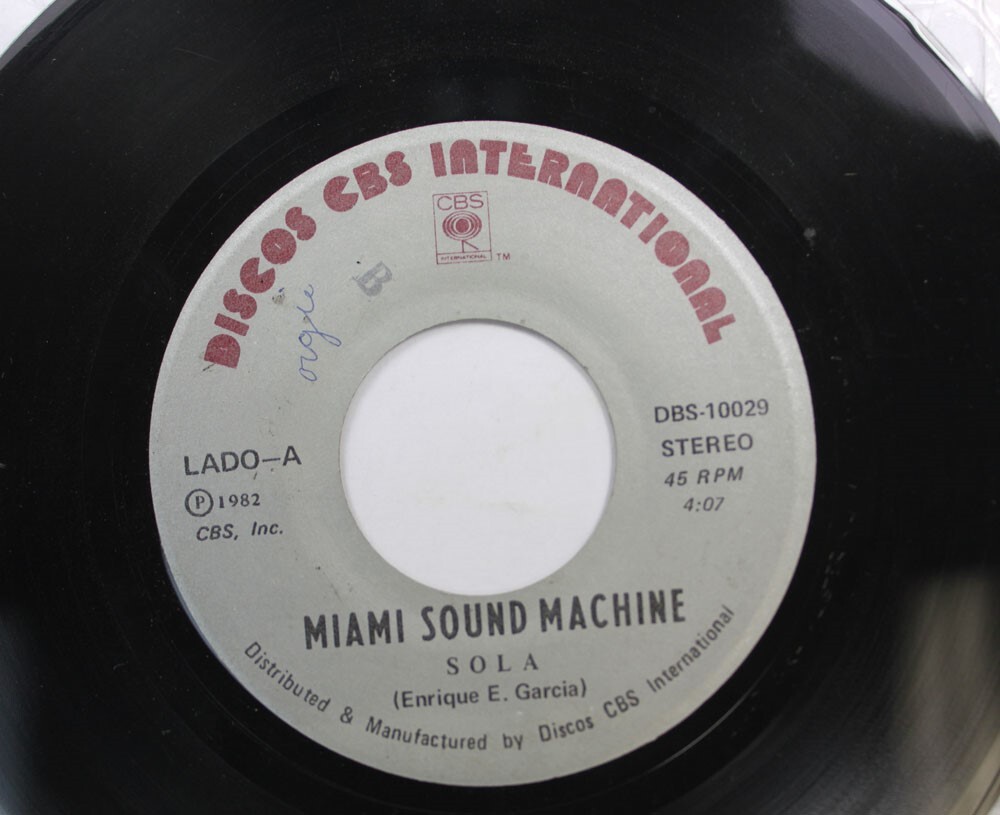 Hear! Latin Gloria Estefan 45 Miami Sound Machine - Sola/Quedemos Como Amigos