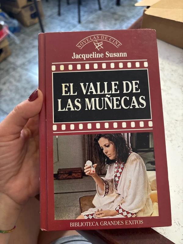 Libro el valle de las muñecas