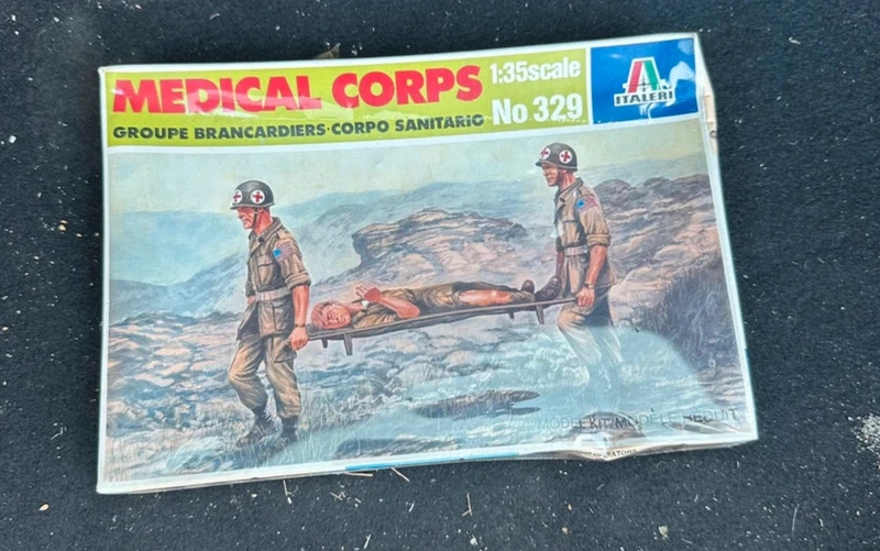 Italeri nº329 - Medical Corps