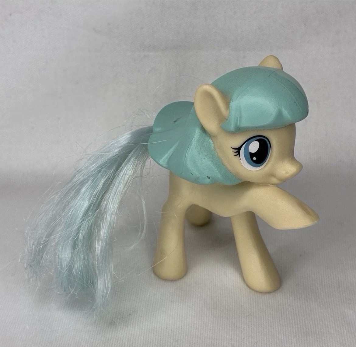 Modellino My Little Pony G4 Coco Pommel 2016 McDonalds giocattolo crema blu acqua coda 3"