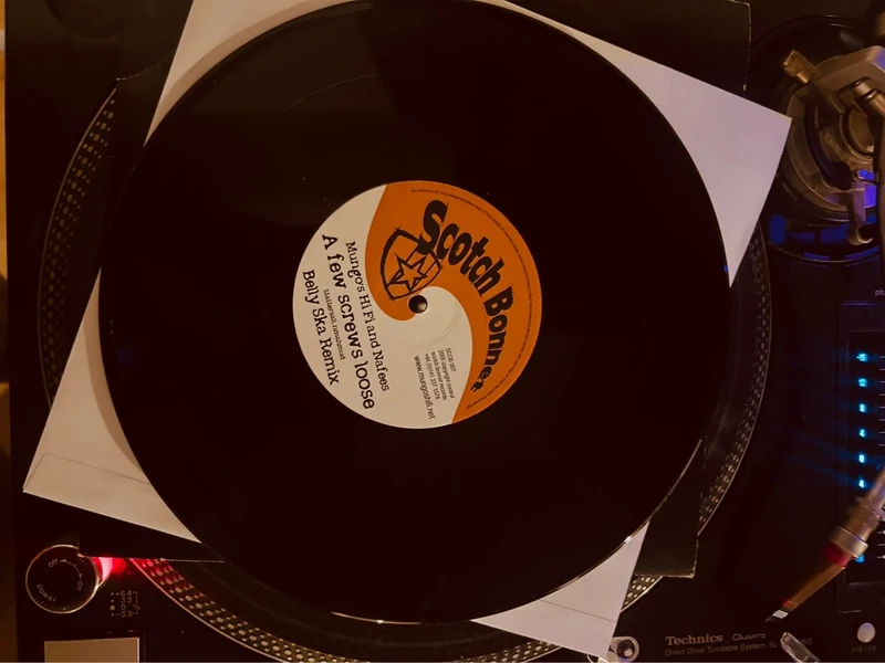 Mungo’s Hi Fi & Marina P / Nafees „Divorce A L’Italienne / A Few Screws Loose NM