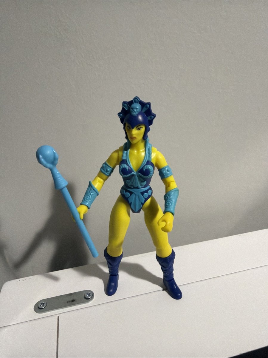 Mattel Masters of the Universe Origins - Modellino Evil-Lyn - versione gialla