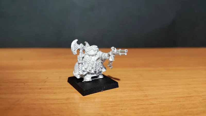 Dwarfs lord with axe and pistol