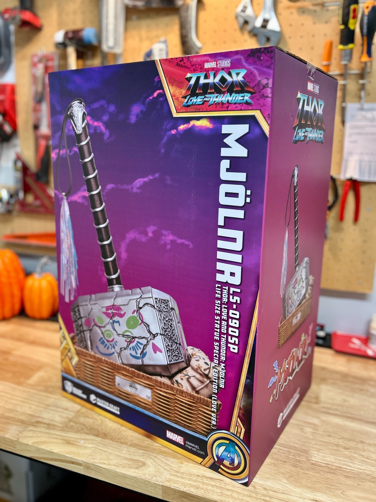 Figurine Mjolnir Thor Love and Thunder Scale 1:1 limited edition